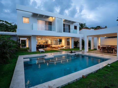 Beachfront Casa Álamos