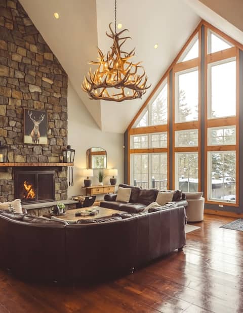 Successful Airbnb property: Luxurious Fireside Lodge w/Stratton View in Stratton Mountain