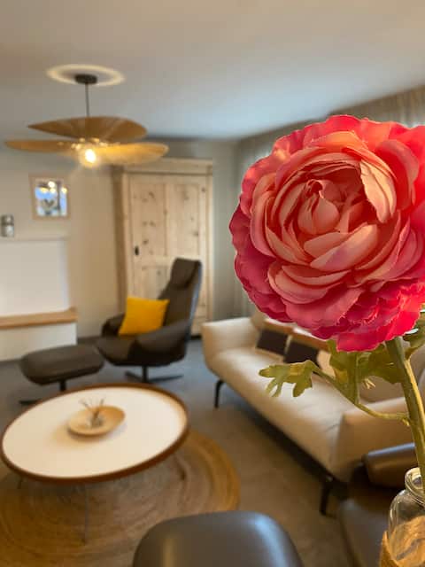 Cozy cottage with fireplace and private Jacuzzi