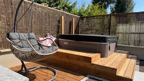 Cottage with cozy terrace and private hot tub