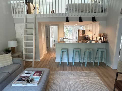 Popular Airbnb listing: Cozy BHI Condo - Community Pool and BHI Club in Bald Head Island