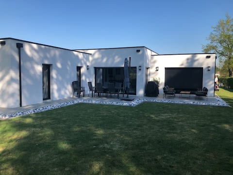 Modern and bright house near Clisson