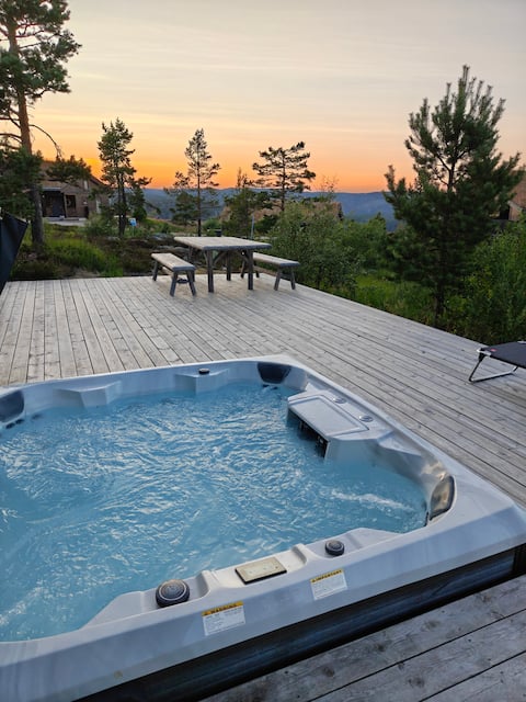 Luxury Cabin w/ Hot Tub & Sauna, 5 Bedrooms