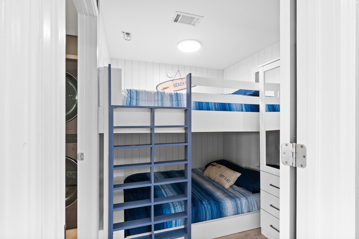 Ინდივიდუალური ჩამონტაჟებული სრული ბუნკერები.  Შიპლაპის დაფის კედლები და შტეფსელი თითოეულ ორსართულიან დონეზე.