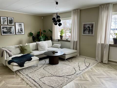 Familjevänlig villa med sjöutsikt