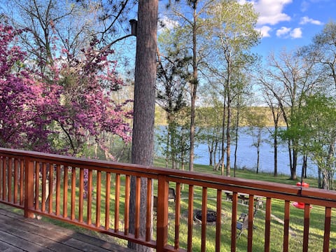 Peaceful Owl Lake Retreat