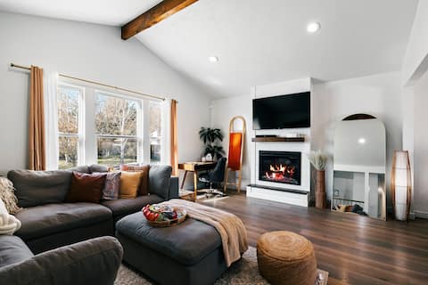 Cozy Family Cabin/Mountain view/Hot tub/Near SLC