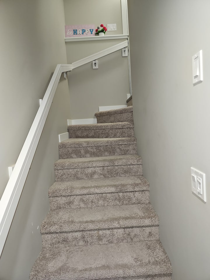 Pleasant & Convenient  Suite In The Greens Regina - Regina