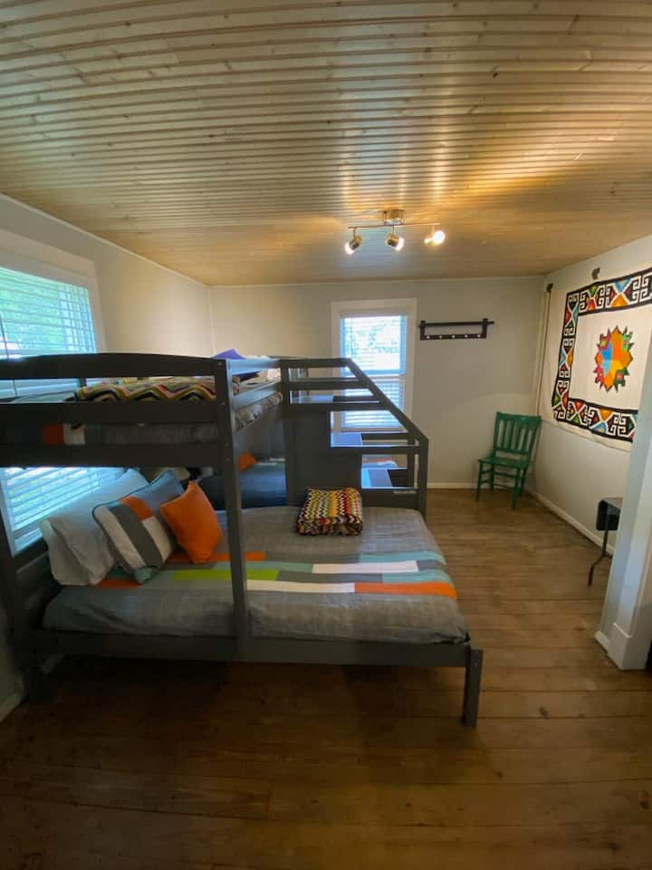 Driepersoonsbedden met twee eenpersoonsbedden