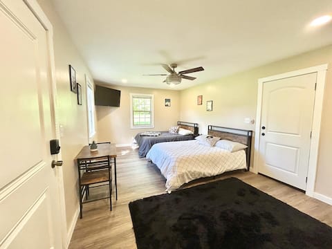 Private Studio next to Caverns!