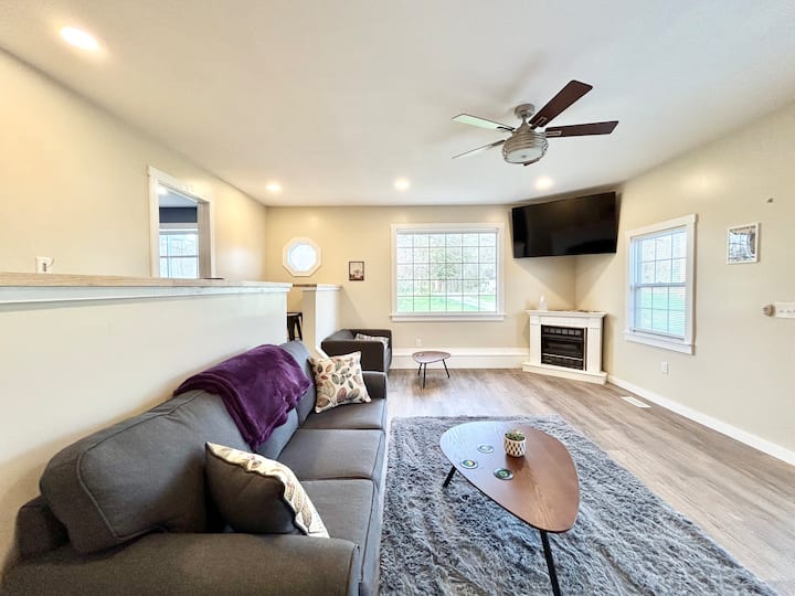 Huge apartment next door to the caverns!