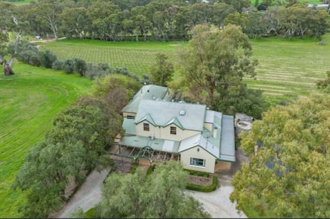 Vineyard retreat on Jacob Creek with 5 ensuites