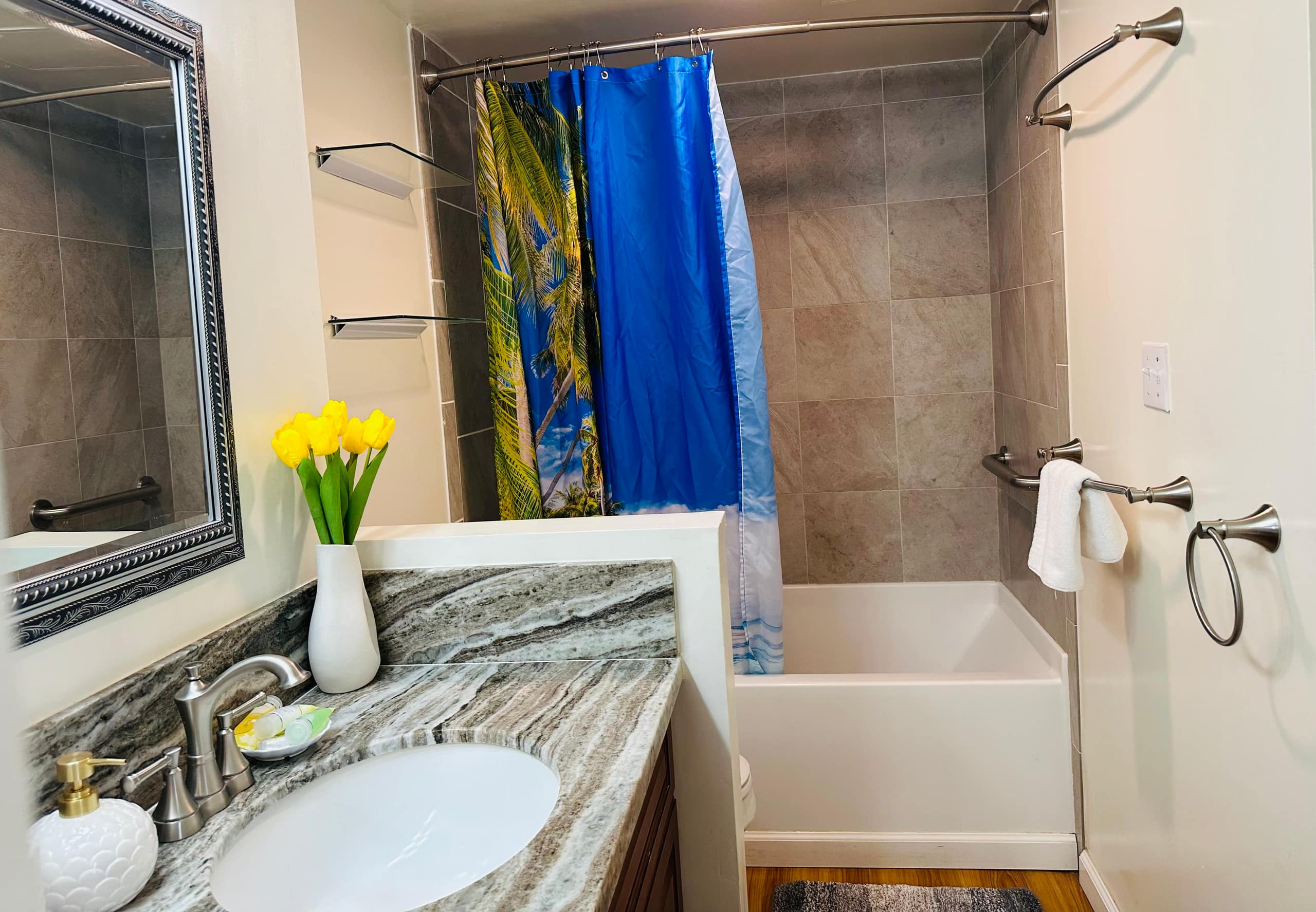 Condo in Honolulu · ★4.78 · 1 bedroom · 3 beds · 1 private bath - Image 23