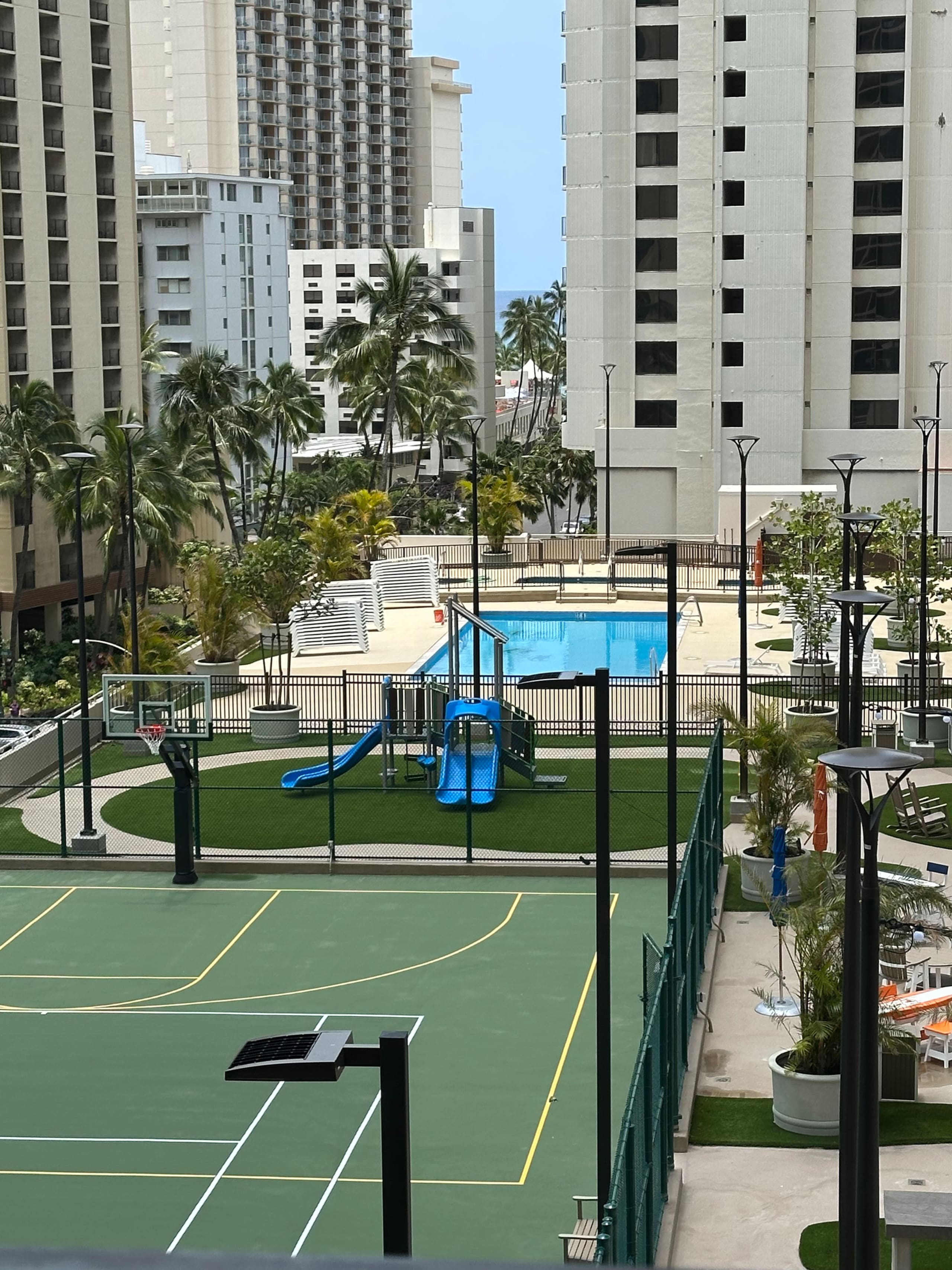 Condo in Honolulu · ★4.78 · 1 bedroom · 3 beds · 1 private bath - Image 31