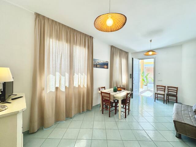 Casa fronte mare con giardino-MareaStaysCollection gallery image 2