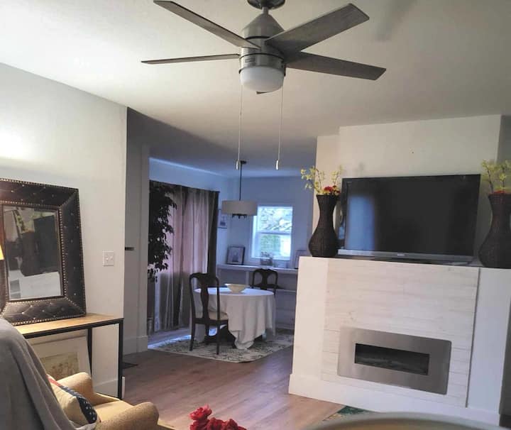 * Blue Updated Heritage Home In Salem Or - Salem, OR
