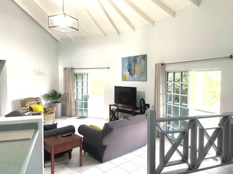 Spacious Apartment. Mountain & Sea Views.