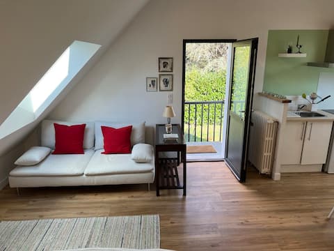 Popular Airbnb listing: Studio apartment + secure parking in Carquefou
