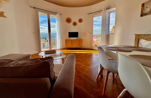 Popular Airbnb listing: 2-bedroom apartment, city center, quiet, sea view, parking in Saint Raphaël