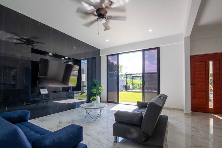 Para ver fotos y video, aquí: https://adobe.ly/3AZRKeo