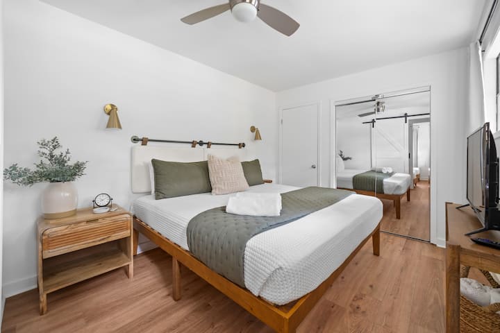 Nuestra acogedora habitación King con armario y televisión 