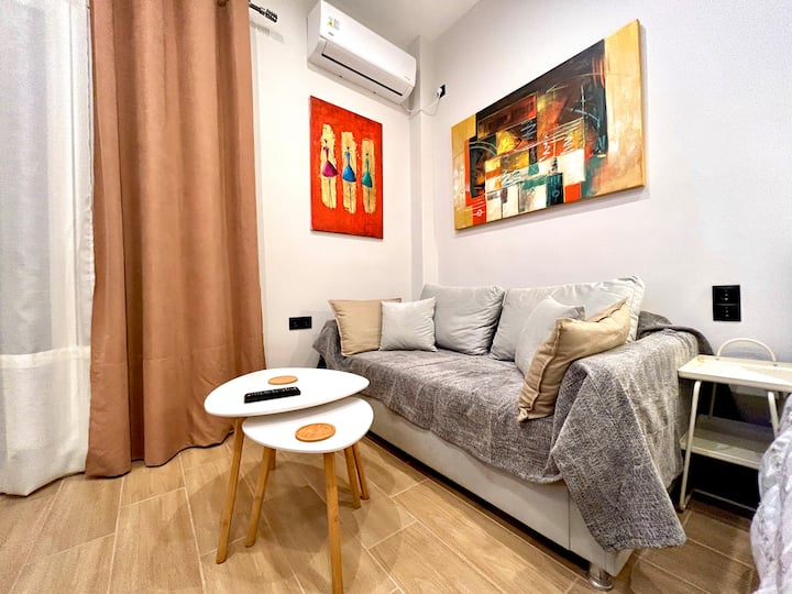 รายละเอียดจากเตียงโซฟาซึ่งสามารถเปลี่ยนเป็นเตียงคู่ได้ Wi-Fi เร็ว 100 Mbps