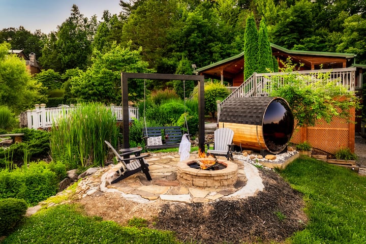 Couple’s Cabin-Mtn Views, Hot Tub, Theater, Sauna