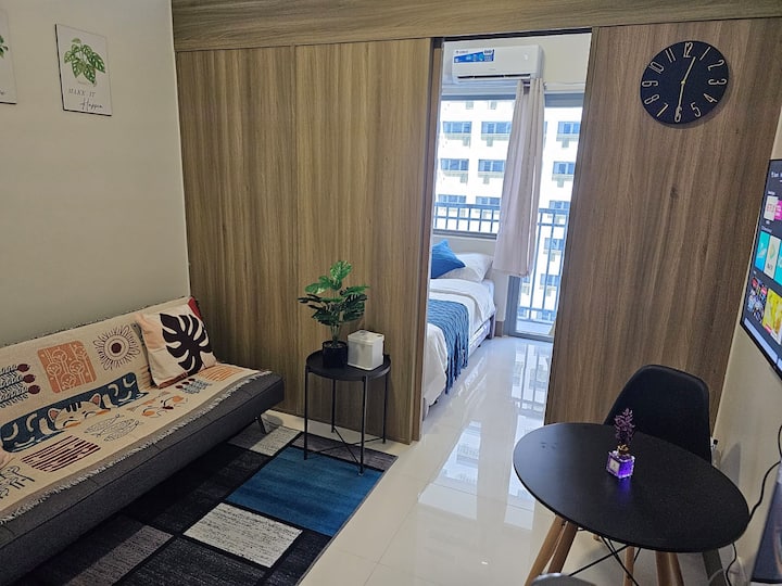 1 BR 25th Floor with Balcony Fame Residences Apartments for Rent in