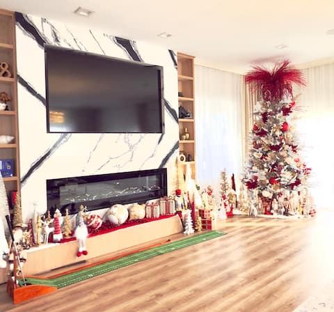 POOL OPEN THRU 11/15- Lake Geneva/2 Hot Tubs/Sauna