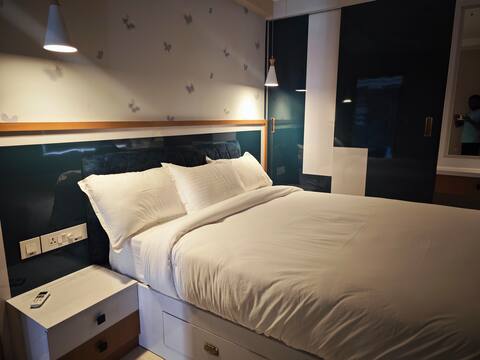 Evara: Fully Air-Conditioned Premium Apartment 3