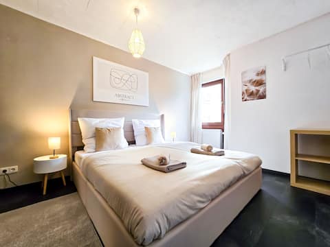 COSY-Apartment, Glazed Balkony & Carport. 70m²