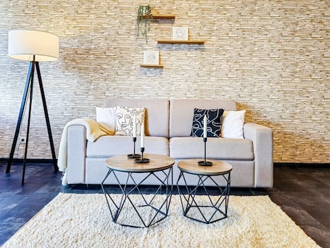 COSY-Apartment, Glazed Balkony & Carport. 70m²