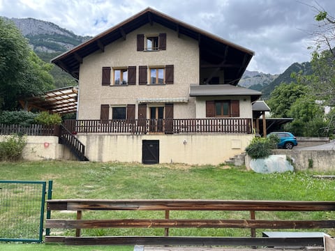 Mountain village house 5 min from Briançon