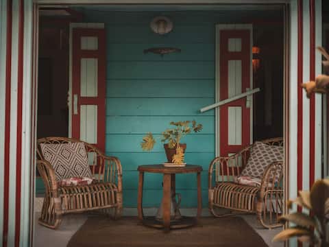 Mamie Méchant's Magic Box