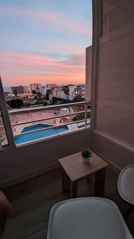 Entire home with Studio bedrooms in Torremolinos - Estudio con Piscina todo el año, AC y WIFI