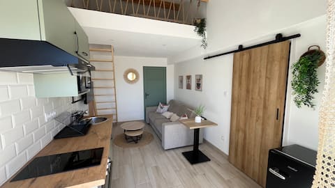 Atypical studio between sea and mountain