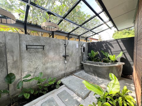 Mulan Guest House w/ Forest Bathtub