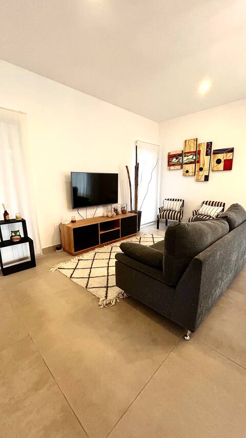 Moderna casa en barrio privado