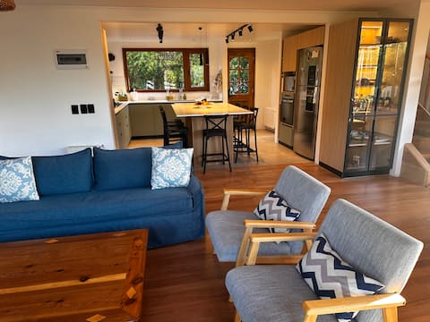 Successful Airbnb property: Spacious family home Cachagua ·7 rooms · 5 min beach in Zapallar