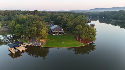 Lakefront Lodge at Walcox Point Sleeps 18