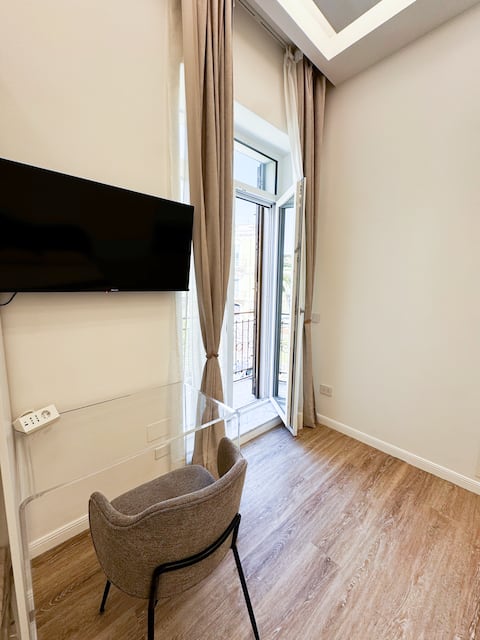 Proprietà Airbnb di successo: Sole Premium Studio – Balcony Overlooking Basilica a Pompei