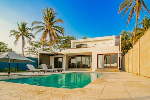 Casa Mārr, Amazing Beachfront House en La Libertad