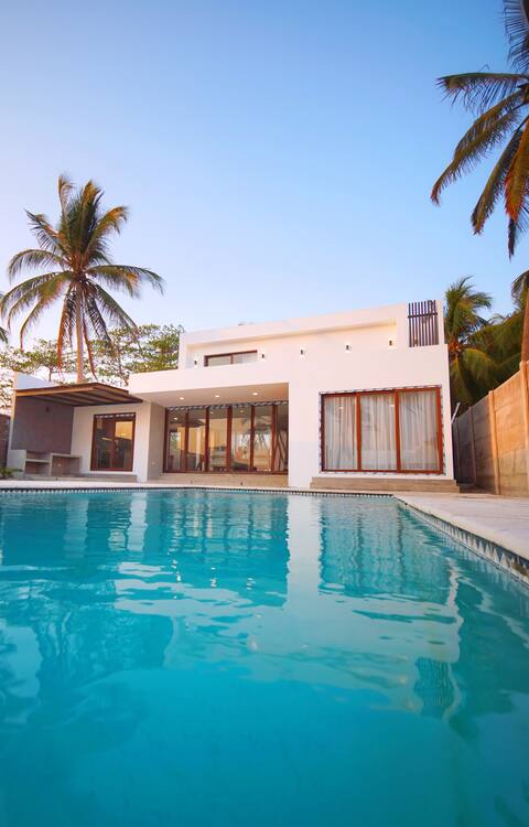 Beachfront House in La Libertad - Casa Marr