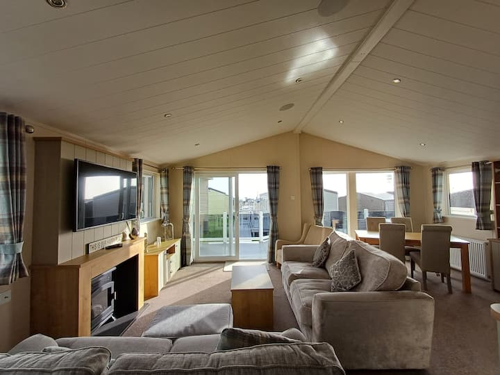 Stylish Lodge On Coastal Complex - Brixham