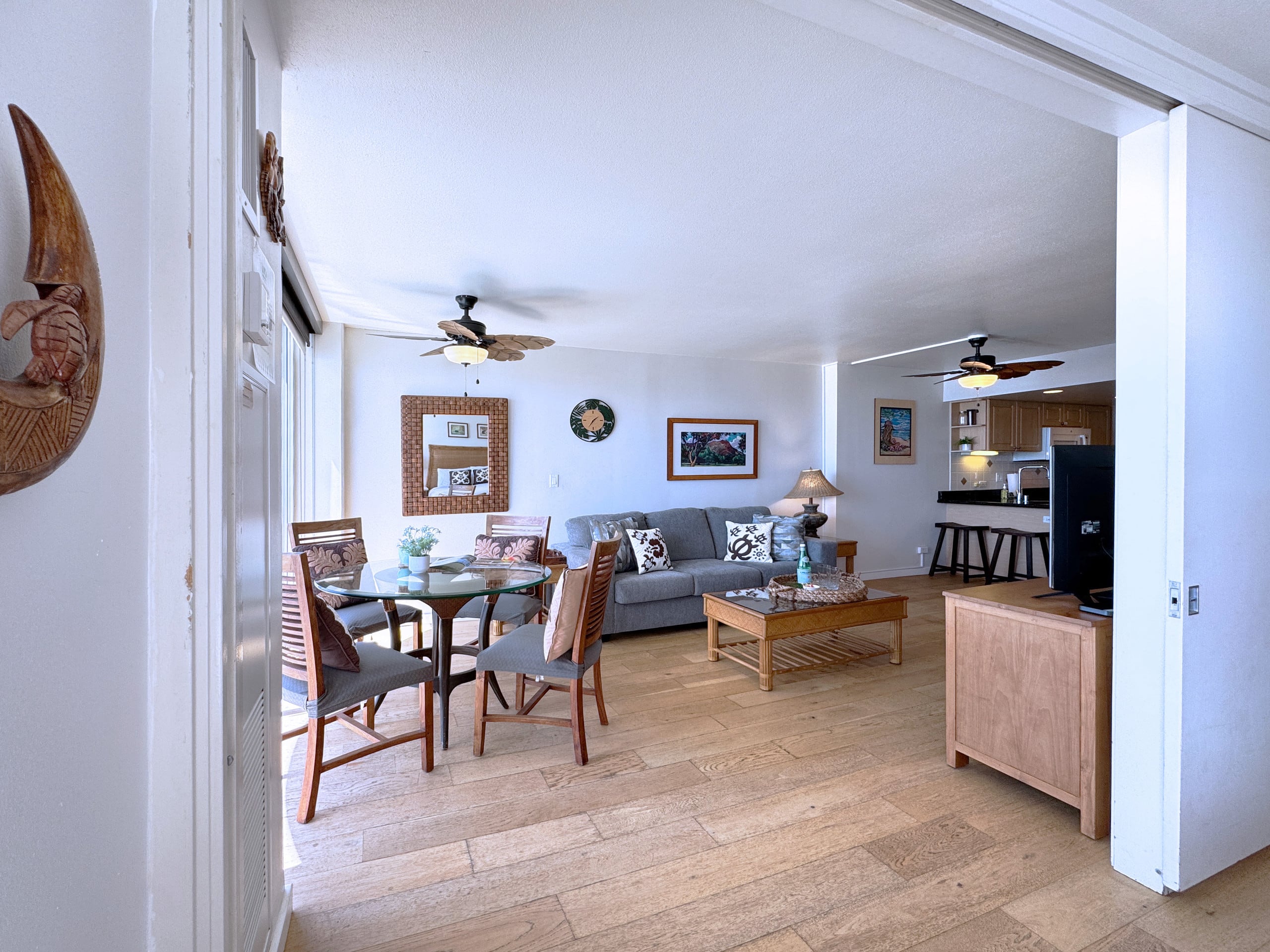 Condo in Honolulu · ★4.76 · 1 bedroom · 2 beds · 1 private bath - Image 11