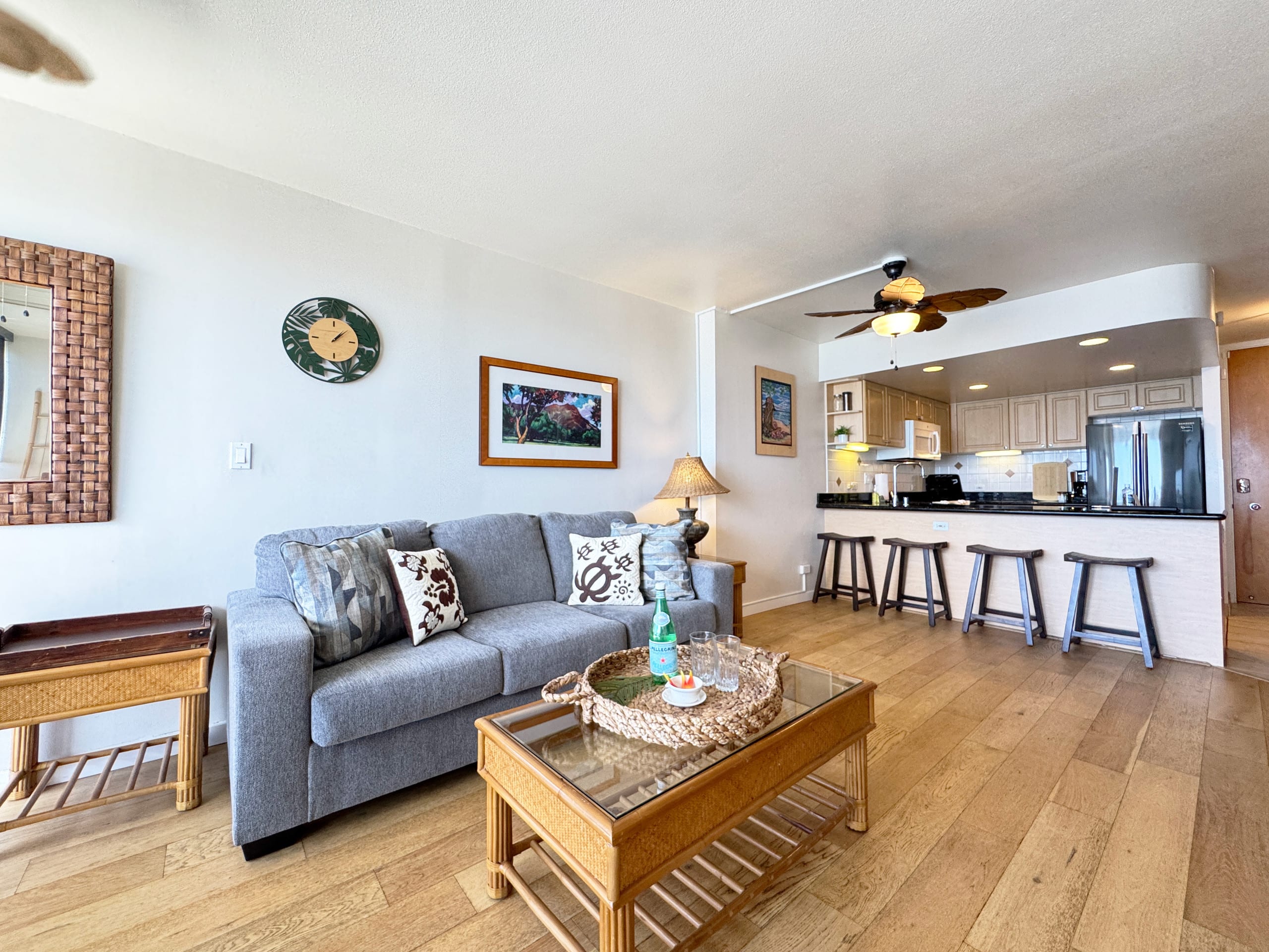 Condo in Honolulu · ★4.76 · 1 bedroom · 2 beds · 1 private bath - Image 4