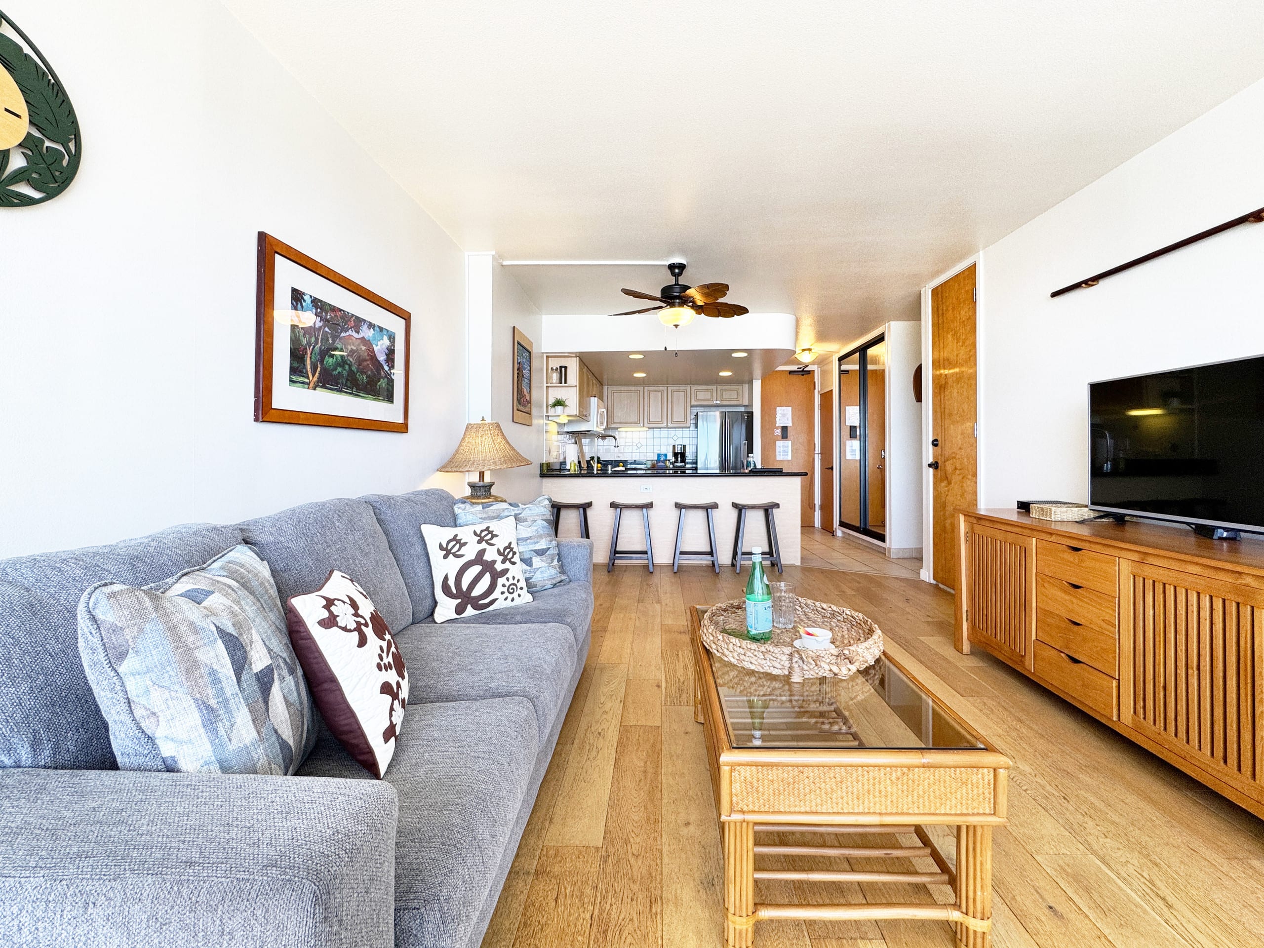 Condo in Honolulu · ★4.76 · 1 bedroom · 2 beds · 1 private bath - Image 5