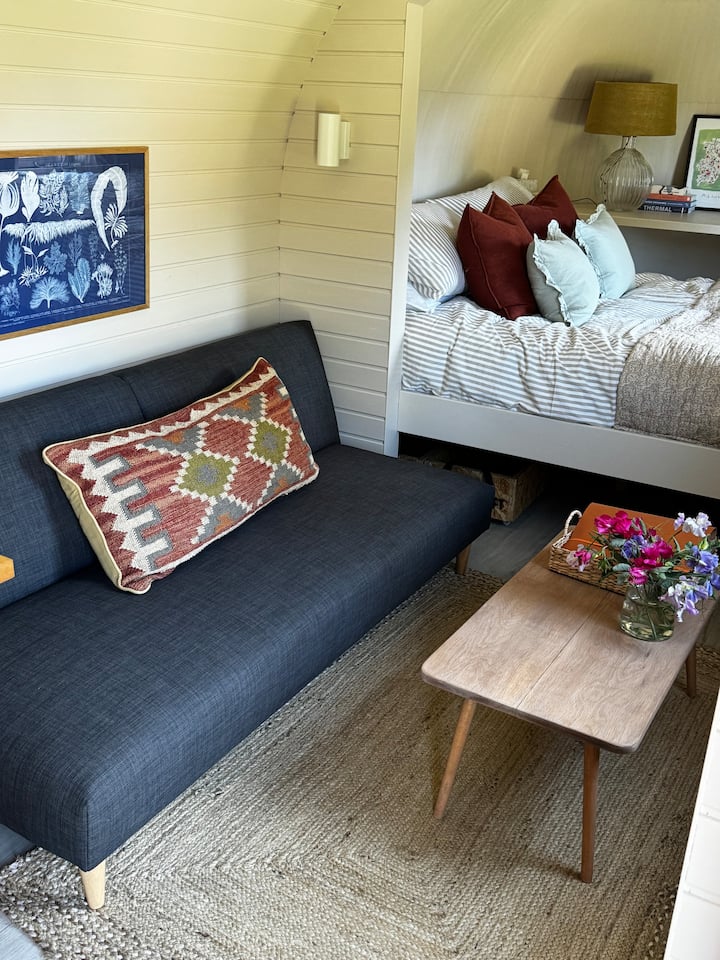 Les Petits Merles Cabin With A Private Sauna - Guernsey