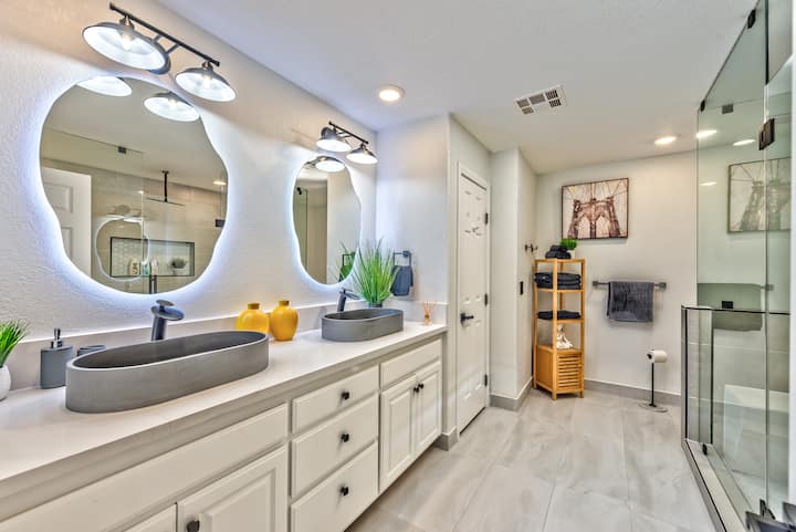 Stylish Modern Central House. 5 Brd 3 Bth! - Las Vegas, NV