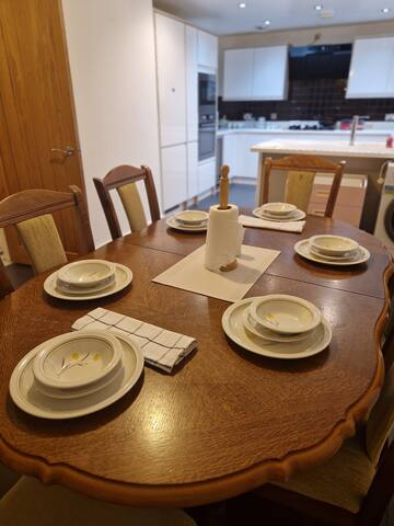 4 Bedroom house in Altrincham gallery image 5